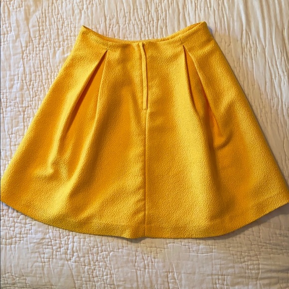 H&M Gold Textured Pleated Skirt - Picture 6 of 6